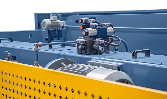 Bernardo AKPL 4000 x 160 mit manueller Bombiereinrichtung Hydraulische Abkantpressen