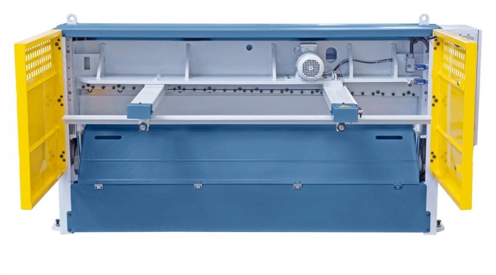 Händisch einstellbare Blechrutsche für wahlweisen Blechauswurf nach vorne (bis max. 400 mm Breite) oder hinten (Abbildung MTE 2060 x 3 NCC)