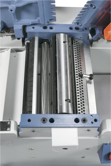 Durch die präzisionsgelagerte 4-Messerwelle und der schrägverzahnten Einzugswalze werden beste Hobelergebnisse erzielt. 