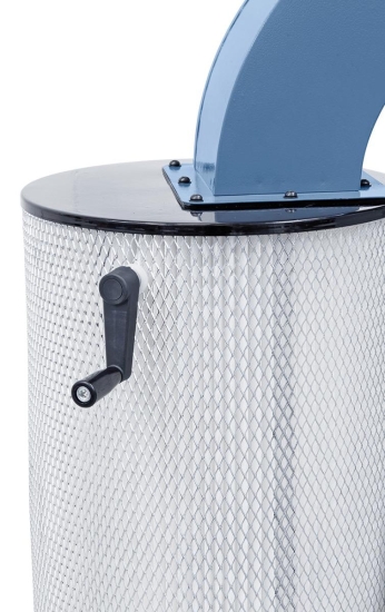 Serienmäßig mit Filterpatrone inkl. Reinigungsbürste zum Entfernen des Feinstaubes.