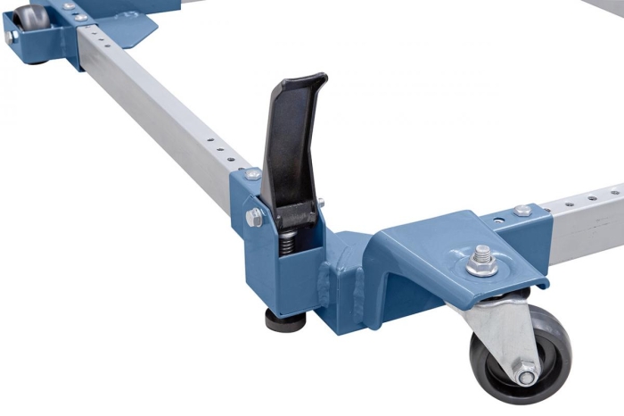 Serienmäßig mit Lenkrollen und Feststellbremse ausgestattet.