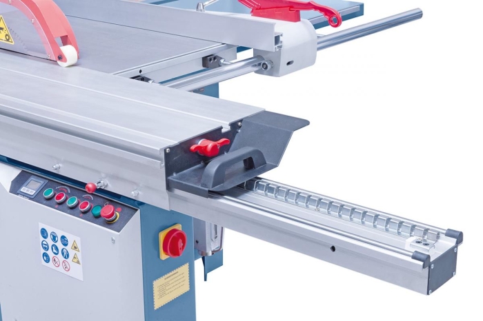 Der verwindungsfreie Formatschiebeschlitten gewährleistet durch die leichtgängige Führung ein präzises Arbeiten.