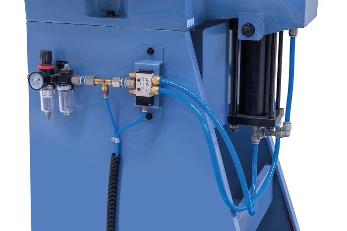 Bernardo AK 130 PT Pneumatische Ausklinkmaschinen