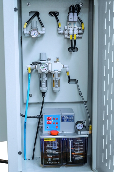 Bernardo CNC-Vertikal-Bearbeitungszentrum VMC 600 mit Siemens 808D Advanced 16