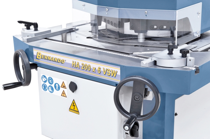 Bernardo Hydraulische Ausklinkmaschine HA 200 x 6 VSW