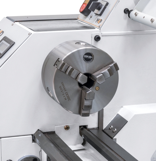 Leitspindeldrehmaschine DM 750 Vario
