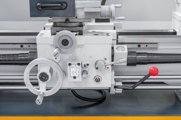 Leit- und Zugspindeldrehmaschine DM 1000 eco handräder schlitten