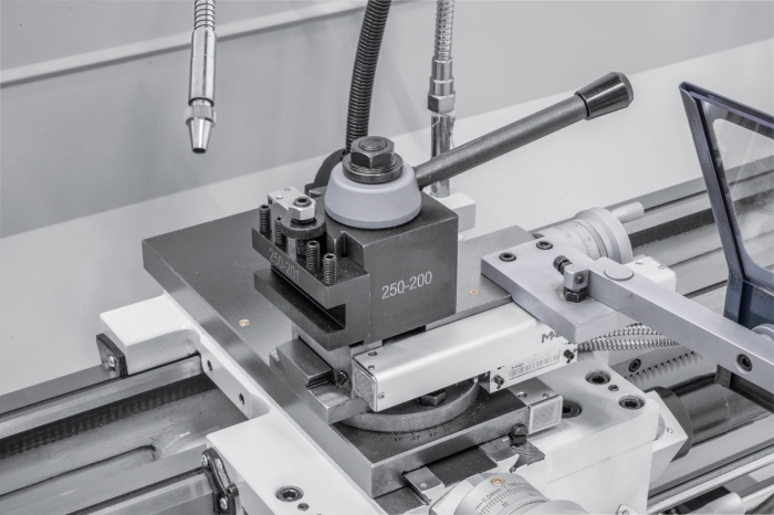 Leit- und Zugspindeldrehmaschine DM 1000 Vario schnellwechselstahlhalter