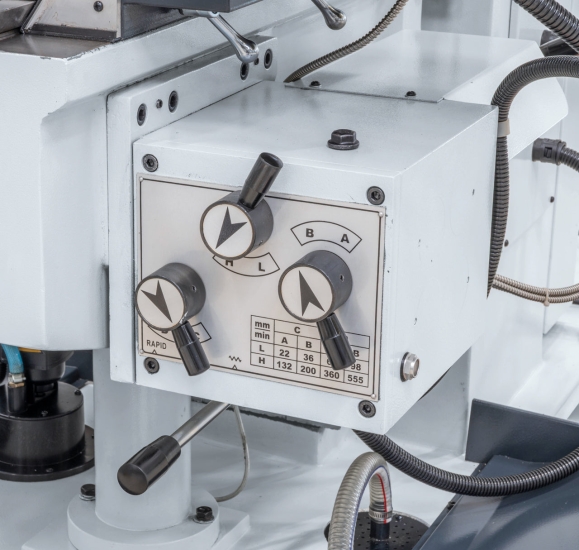 Universalfräsmaschine UFM 320 vorschub