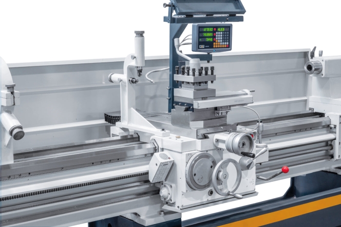 Universaldrehmaschine TL 660 x 3000 D schlitten offen