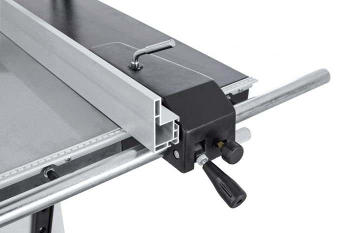Inklusive robustem Parallelanschlag mit diam. 30 mm Rundstangenführung für höchste Beanspruchung.