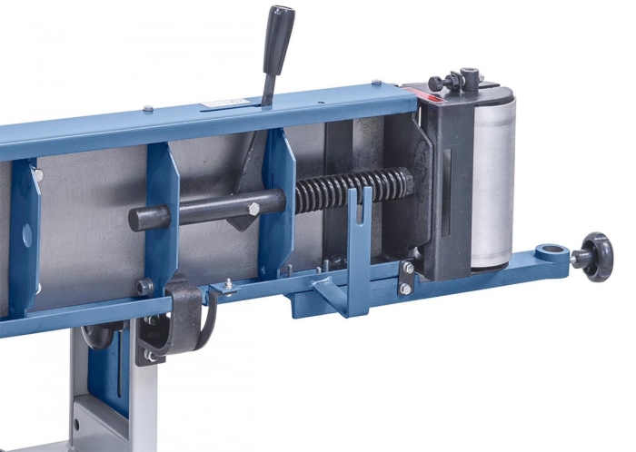 Gefederte Bandspannung, dadurch automatischer Ausgleich von Bandlängendifferenzen.