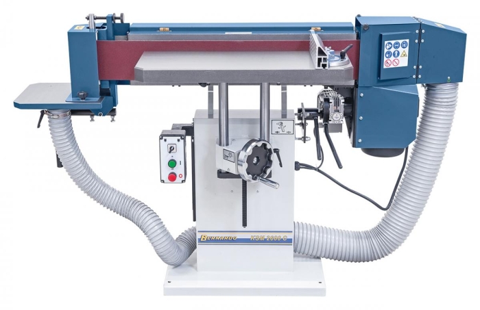 Höhenverstellbarer Arbeitstisch zur optimalen Ausnutzungder Schleifbandbreite.