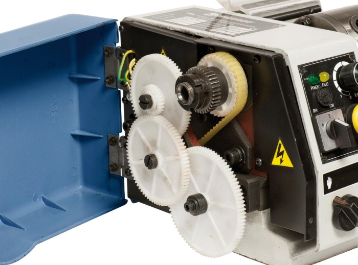 Optional mit Wechselräder zum Gewindeschneiden (Steigung von 0,5 - 1,25 mm)