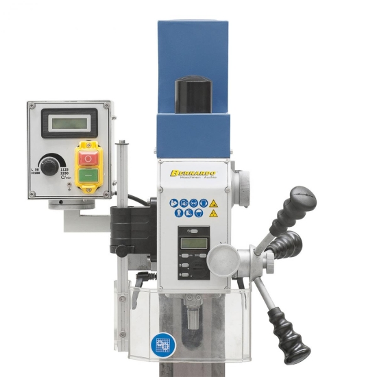 Übersichtlich angebrachte Schalt- und Bedienelemente