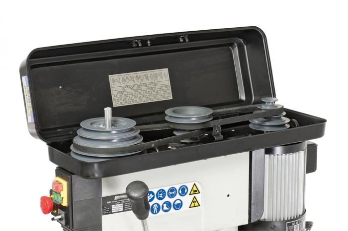 Gewuchtete Grauguss-Antriebsscheiben für hohe Laufruhe, die hochwertigen Keilriemen sorgen für eine optimale Kraftübertragung