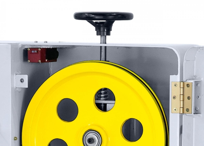 Die Einstellung der Blattspannung erfolgt mittels Handrad.