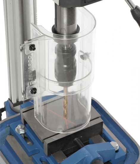 Präzises Arbeiten durch die serienmäßige Kreuzlinien-Lasereinrichtung