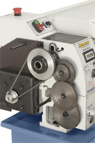 Gehärtete Hauptspindel, hohe Rundlaufgenauigkeit der Spindelnase (? 0,009 mm) aufgrund Präzisionskegellager.