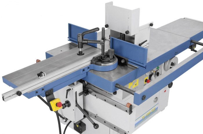 Abb. mit seitlichen Zapfenschneidschiebetisch, Teleskoplineal und Exzenterspanner. Zapfenschneidhaube für maximalen Werkzeugdurchmesser diam. 300 mm mit Tischverlängerung, Einlaufrolle und ausziehbarer Werkstückauflage an der Frontseite.