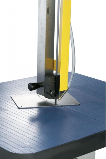 Kugelgelagerte Sägebandführung, einstellbar auf die jeweilige Werkstückhöhe. 