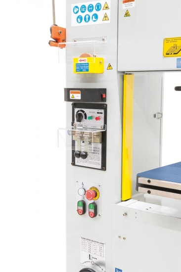 Inklusive Bandschweißeinrichtung, Schere und Schleifstein. 