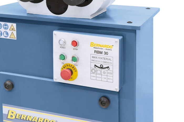 Übersichtlich angeordnete Bedienelemente an der Vorderseite.