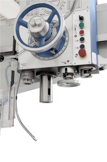 Die Einstellung der gewünschten Drehzahl bzw. des Vorschubs an der Unterseite des Bohrkopfes