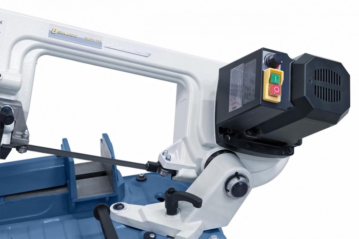 Leistungsstarker Antriebsmotor mit elektronischem Drehzahlregler. 