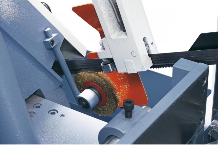 Kugelgelagerte Sägebandführung und Spänebürste für optimale Schnittergebnisse. 