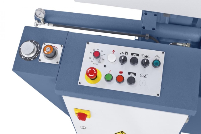 Komfortable Bedienung durch übersichtlich angeordnete Schaltelemente.