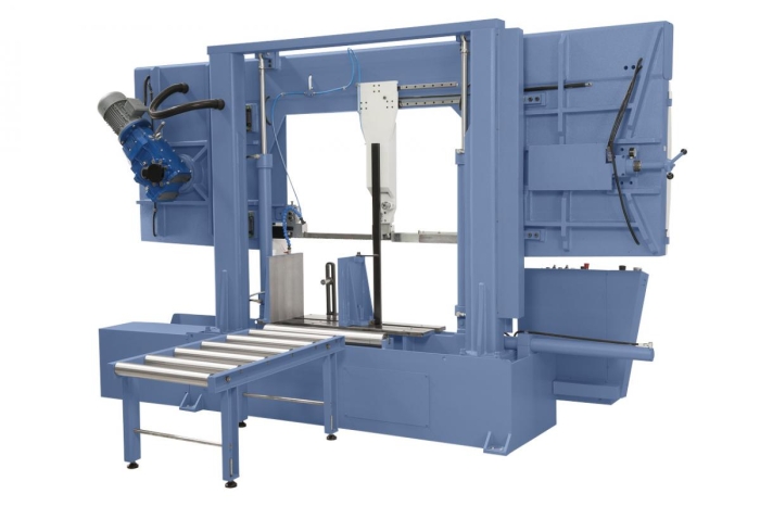 Zum Auflegen von langen Werkstücken ist eine Zufuhrrollenbahn im Lieferumfang enthalten. 