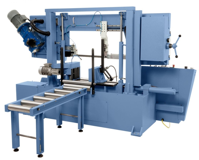 Zum Auflegen von langen Werkstücken ist eine Zufuhrrollenbahn im Lieferumfang enthalten.
