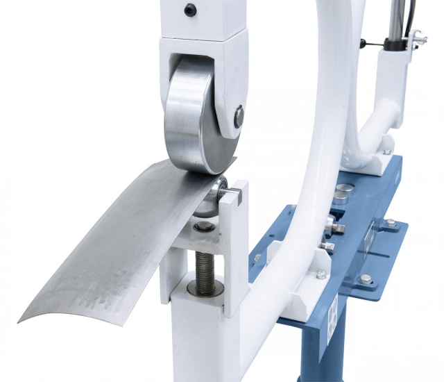 Bernardo KGR 500 Kombinierter Glätthammer und Rollenstreckmaschine