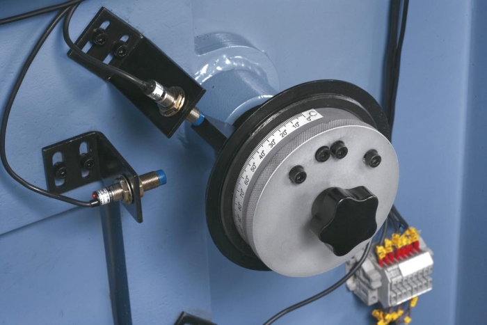 Die Einstellung des gewünschten Biegewinkels erfolgt mittels Skalenring.