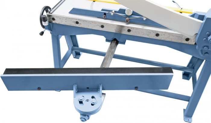 Verstellbarer Hinteranschlag für erweiterten Einsatzbereich.