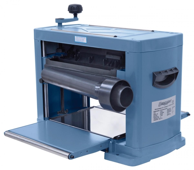 Serienmäßig mit Absaugstutzen zum Anschließen einer Absauganlage.