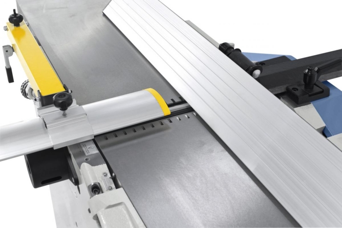 Beide Abrichttische mit lärmdämmenden Tischlippen ausgestattet.