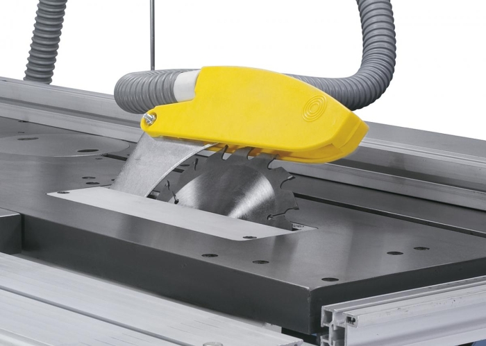 Das Sägeblatt kann für Winkelschnitte von 90° bis 45° geschwenkt werden.